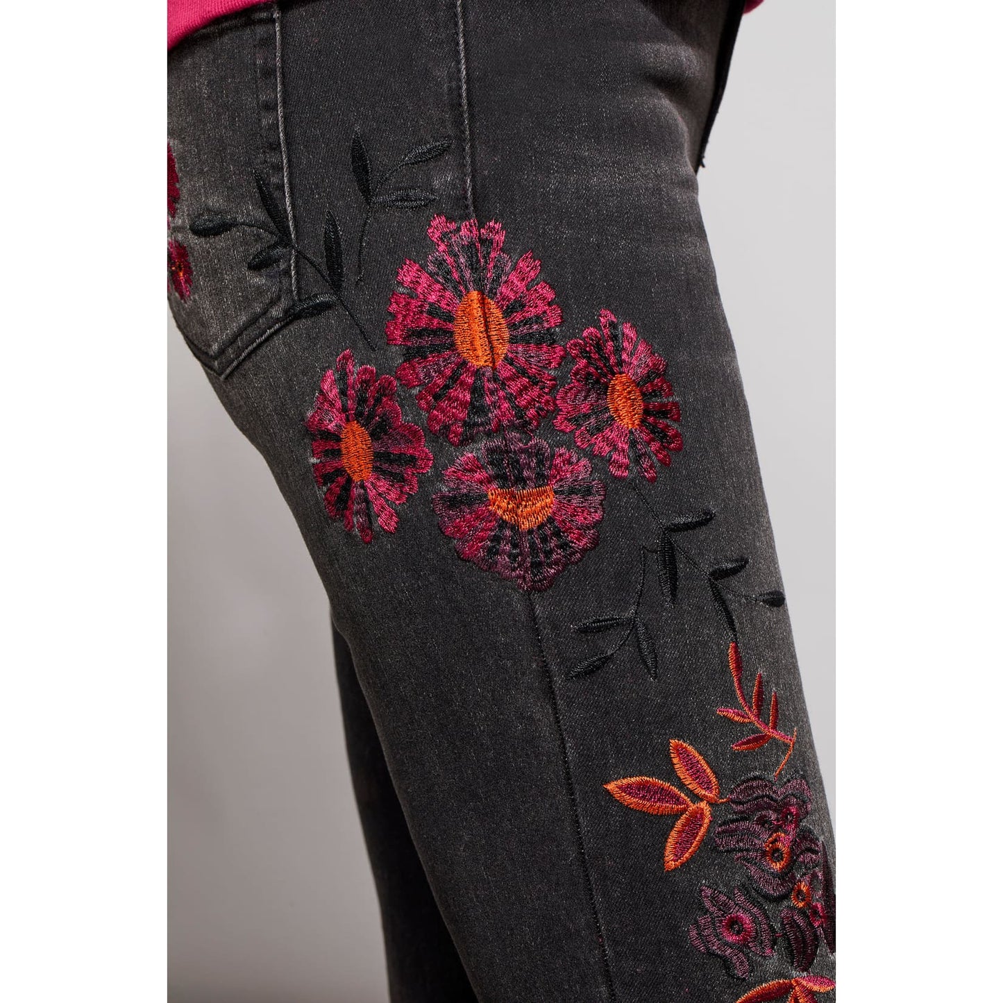 Tribal - 7999O-292 AUDREY EMB. HUGGING SLIM - DUSTY BLACK - Pants